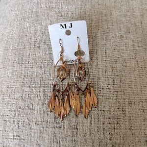 Feathered designed gold earrings